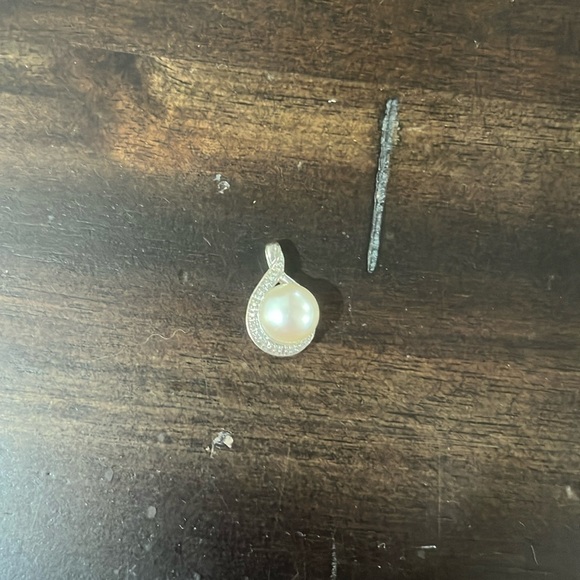 Sterling silver diamond pearl pendent - Picture 1 of 6